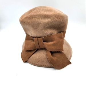 Vintage, NEWMANN ENDLER Electa, Brown hat with Bow. 100% wool.